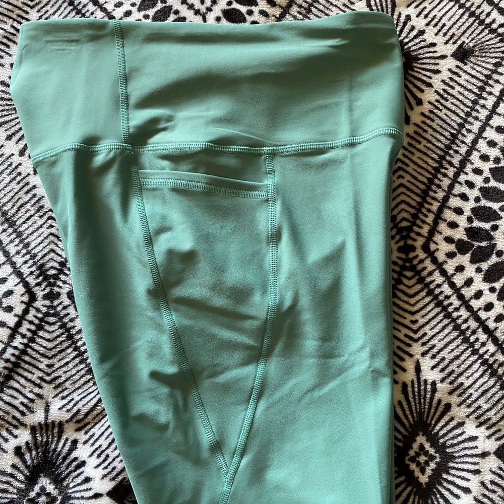 🆕 High Rise Powesoft Bike Shorts Size M 8” inseam - Picture 2 of 13